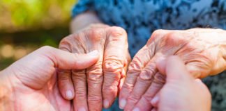 La Asociación de Parkinson de Alicante presenta su calendario solidario 2020