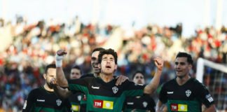 Triunfo histórico del Elche en Almería que mete a los ilicitanos en lugares de promoción a Primera