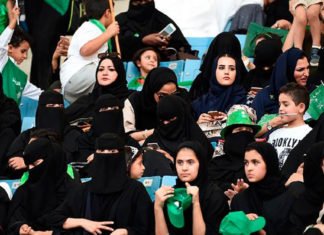 Valencia y Real Madrid atraen a los estadios saudíes a mujeres por primera vez en la historia del país