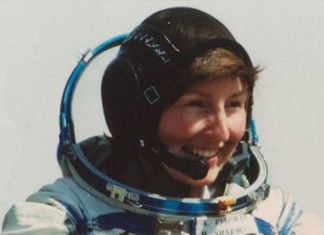 Helen Sharman, la primera astronauta inglesa en viajar al espacio, afirma rotundamente que los extraterrestres existen