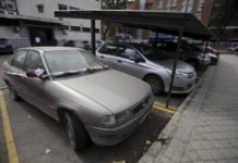 Muere un hombre abatido por disparos de la Policía tras apuñalar a dos agentes en Vallecas que impedían que lesionara a su pareja