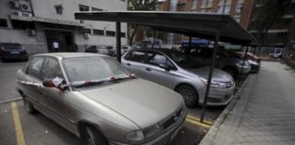 Muere un hombre abatido por disparos de la Policía tras apuñalar a dos agentes en Vallecas que impedían que lesionara a su pareja