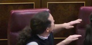 «Sánchez el traidor de España» que calla ante la ofensa de Bildu al Rey y a la Transición