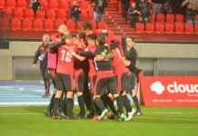 La Nucía tira de épica y vence 2-0 al Español B con diez jugadores en el Olímpico Camilo Cano