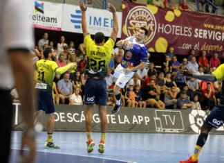 El Balonmano Benidorm disputa hoy martes partido de Liga Asobal frente al Bidasoa Irún
