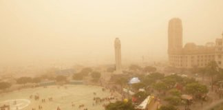 El viento, la calima y el fuego mantienen en alerta Canarias