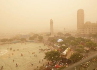 El viento, la calima y el fuego mantienen en alerta Canarias