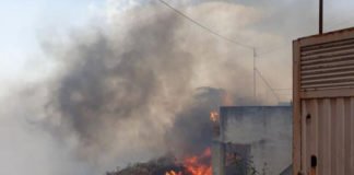 Desalojan a 70 personas por un incendio en el municipio tinerfeño de La Orotava