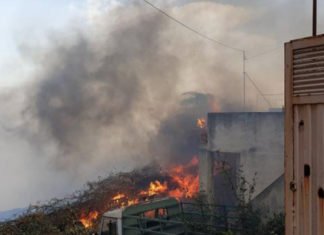 Desalojan a 70 personas por un incendio en el municipio tinerfeño de La Orotava