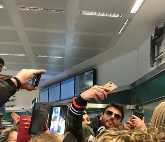 Can Yaman reaparece con su nuevo look en Italia