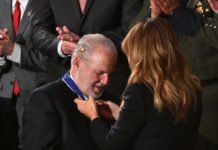 Donald Trump entrega a un locutor americano la Medalla Presidencial de la Libertad por popularizar el término «feminazi»