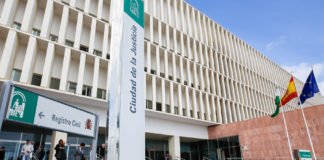 Andalucía adquiere 100.000 mascarillas, 530 mamparas y 3.000 litros de gel desinfectante para los juzgados ante el desamparo de Pedro Sánchez