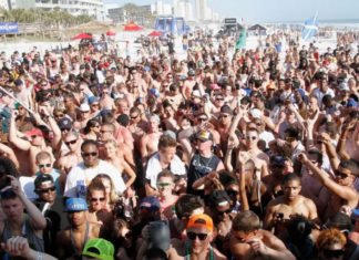 Estados Unidos alerta de la «moda» que los jóvenes han impuesto con sus «fiestas coronavirus»