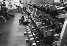 La Policía Nacional ha descubierto actividad deportiva encubierta en un gimnasio a puerta cerrada