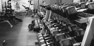 La Policía Nacional ha descubierto actividad deportiva encubierta en un gimnasio a puerta cerrada