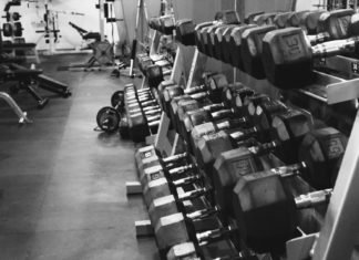 La Policía Nacional ha descubierto actividad deportiva encubierta en un gimnasio a puerta cerrada