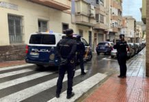 La Policía Nacional ha detenido en Alicante a un hombre que favorecía el consumo de estupefacientes durante la celebración de una fiesta clandestina
