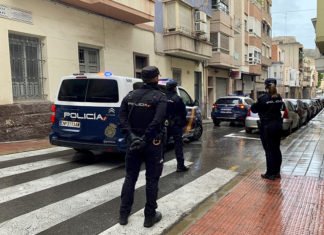 La Policía Nacional ha detenido en Alicante a un hombre que favorecía el consumo de estupefacientes durante la celebración de una fiesta clandestina