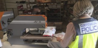 La Policía Nacional detiene a una persona por un delito contra la propiedad industrial en Denia
