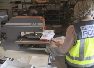 La Policía Nacional detiene a una persona por un delito contra la propiedad industrial en Denia