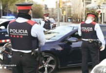 Los Mossos denuncian a un hombre que viajaba en el maletero de un coche para «ir a ver a su abuela»