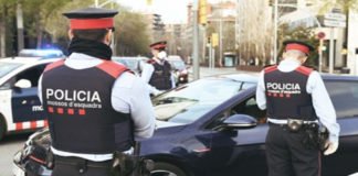 Los Mossos denuncian a un hombre que viajaba en el maletero de un coche para «ir a ver a su abuela»