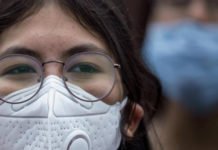 La Policía Nacional ha detenido a un individuo por estafar a varias personas con la venta de mascarillas para prevenir el COVID-19