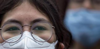 La Policía Nacional ha detenido a un individuo por estafar a varias personas con la venta de mascarillas para prevenir el COVID-19