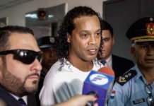 Ronaldinho es finalmente detenido por entrar en Paraguay con un pasaporte falso
