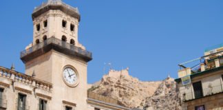 Alicante se une al dolor de otras ciudades de España y ordena que las banderas ondeen a media asta