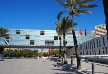 Benidorm activa un número de teléfono gratuito para los ciudadanos que necesiten ayuda debido al coronavirus