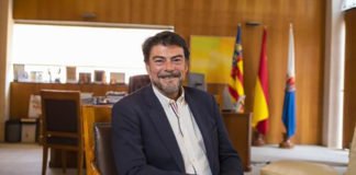 El alcalde de Alicante espera «poder celebrar las Hogueras» porque sería la salvación económica de la ciudad