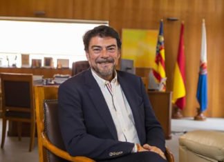 El alcalde de Alicante espera «poder celebrar las Hogueras» porque sería la salvación económica de la ciudad
