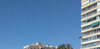 Ciudadanos da la voz de alarma en las playas de Benidorm ante la presencia de mojiteros sin control sanitario