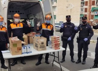 Alicante reparte hoy en su transporte público 52.000 mascarillas de mano de Policía Local y Protección Civil