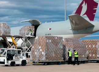 Aterriza en Manises un cuarto avión cargado con 50 toneladas de material sanitario para combatir el covid-19 en Alicante, Valencia y Castellón
