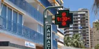 La Policía Nacional detiene in fraganti a dos varones y aborta el atraco a una farmacia