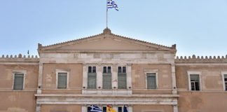 Grecia se solidariza con España ante el dolor provocado por la pandemia de coronavirus en diferentes actos oficiales celebrados hoy en Atenas