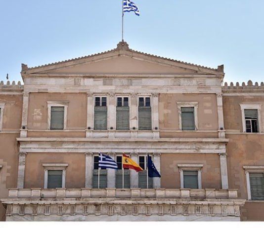 Grecia se solidariza con España ante el dolor provocado por la pandemia de coronavirus en diferentes actos oficiales celebrados hoy en Atenas