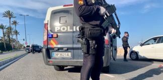 La Policía Nacional detiene a dos personas tras saltarse un control policial y darse a la fuga