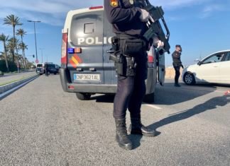 La Policía Nacional detiene a dos personas tras saltarse un control policial y darse a la fuga