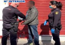 La Policía Nacional detiene a un varón por vender hachís en un establecimiento 24horas en Alicante