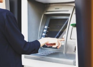 La Policía Nacional detiene en Alicante a dos varones responsables de sesenta delitos de scalping a personas de avanzada edad