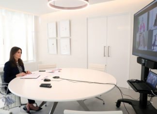 La Reina Doña Letizia se reúne virtualmente con la Red Estatal de Mujeres «Salud Mental España»