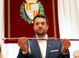 El alcalde socialista de Badalona es detenido por conducir borracho y agredir a dos policías