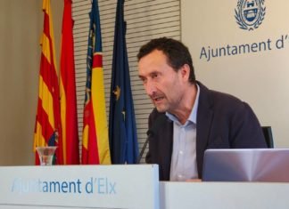 El alcalde socialista de Elche considera que el Gobierno debería “repensar” las condiciones de vuelta a la normalidad en el sector de la hostelería y restauración