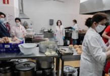 Comunidad de Madrid y Orden de Malta repartirán 3.500 menús diarios gratis a residentes en viviendas sociales durante el confinamiento por coronavirus