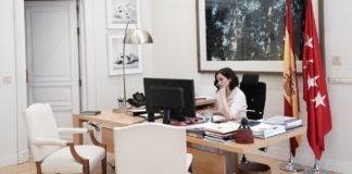 Díaz Ayuso pide al Gobierno una política sanitaria clara para no arrastrar a la economía