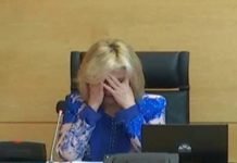 La consejera de Sanidad de Castilla-León llora en una comparecencia al recordar el nombre de médicos fallecidos en su lucha contra el coronavirus