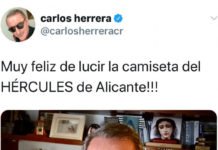 El gran periodista Carlos Herrera apoya al Hércules de Alicante mostrando la camiseta blanquiazul durante su programa «Herrera en Cope»